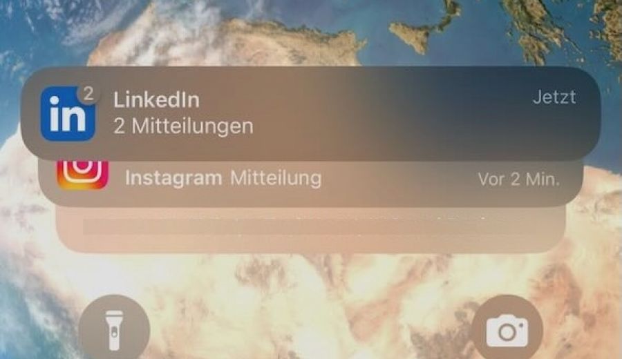 Screenshot eines iPhone-Sperrbildschirms mit Benachrichtigungen von LinkedIn und Instagram