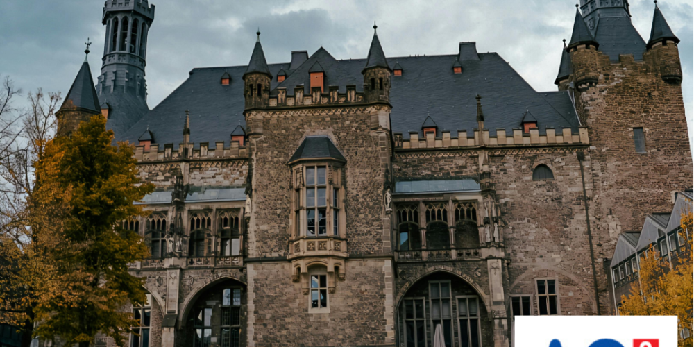 Historisches Aachener Rathaus Mit Herbstlaub und Logo AC² Gründung Wachstum Innovation